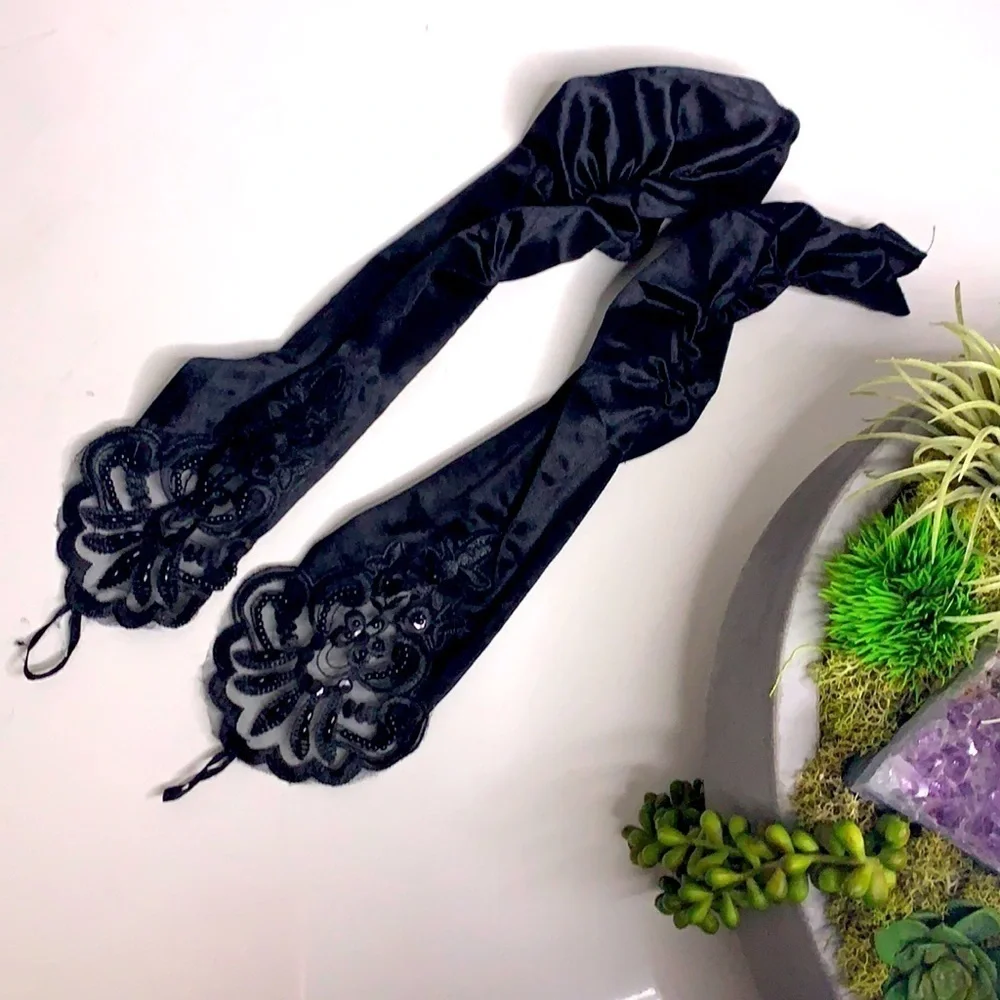 Victorian Black satin lace fingerless single loop adult women’s glove